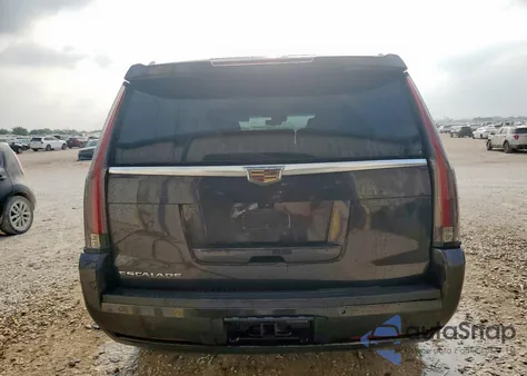 2018 Cadillac Escalade Luxury z USA, uszkodzony, nr VIN 1GYS4BKJ8JR108453